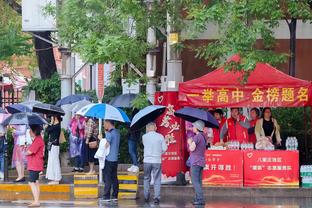 乔治谈末节15分：队友找到了我 我也把握住了空位的机会